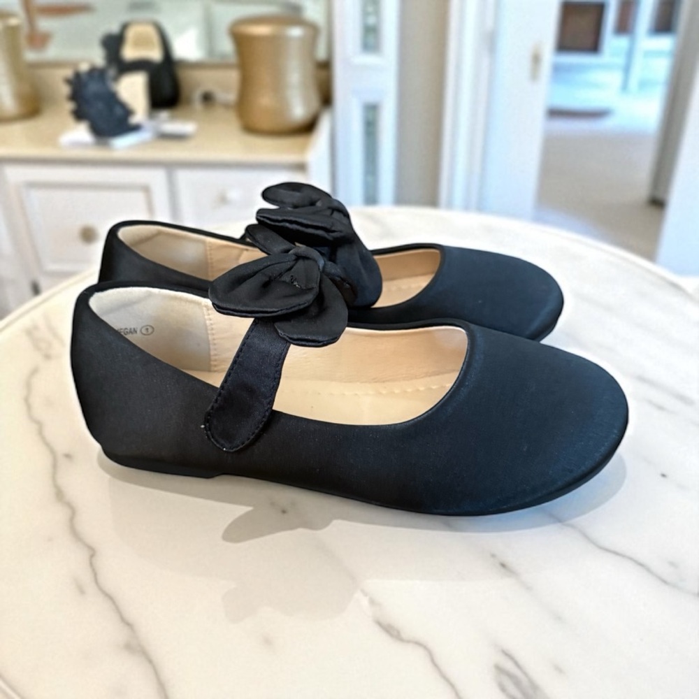 Girls Black Satin Bow Flats size 1 - Picture 2 of 5